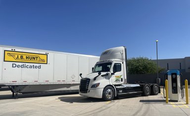 Daimler Truck North America Launches First Electric Aftermarket Route in Arizona with J.B. Hunt