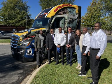 Freightliner Trucks Donates Cascadia to US Veterans Hall of Fame