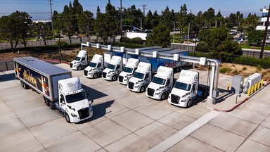 Daimler Truck North America delivers 29 battery-electric Freightliner eCascadias to Reyes Beverage Group for California Operations