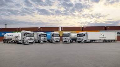Five and a Half Times Around the World: Daimler Truck Fuel Cell Trucks Successfully Complete More Than 225,000 Kilometers